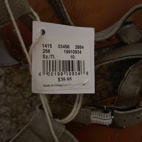 I am selling a pair of leather sandals. - Picture 2 of 2